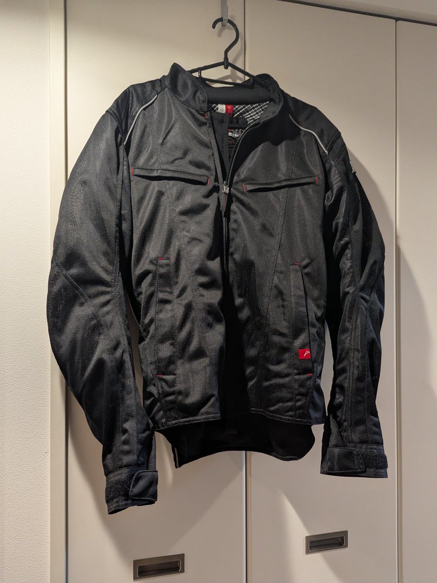 kenbeginnerride's tweet photo. 涼しくなってきたけど今年の6月にバイク買ったから秋冬の服が無い。靴まで夏用。

え。実際夏ほど露出しないし秋冬用のバイクウェアってそんなに必要なかったりします(´・ω・｀)？

#バイク乗りと繋がりたい
#バイク好きと繋がりたい https://t.co/DPwv48gBGh