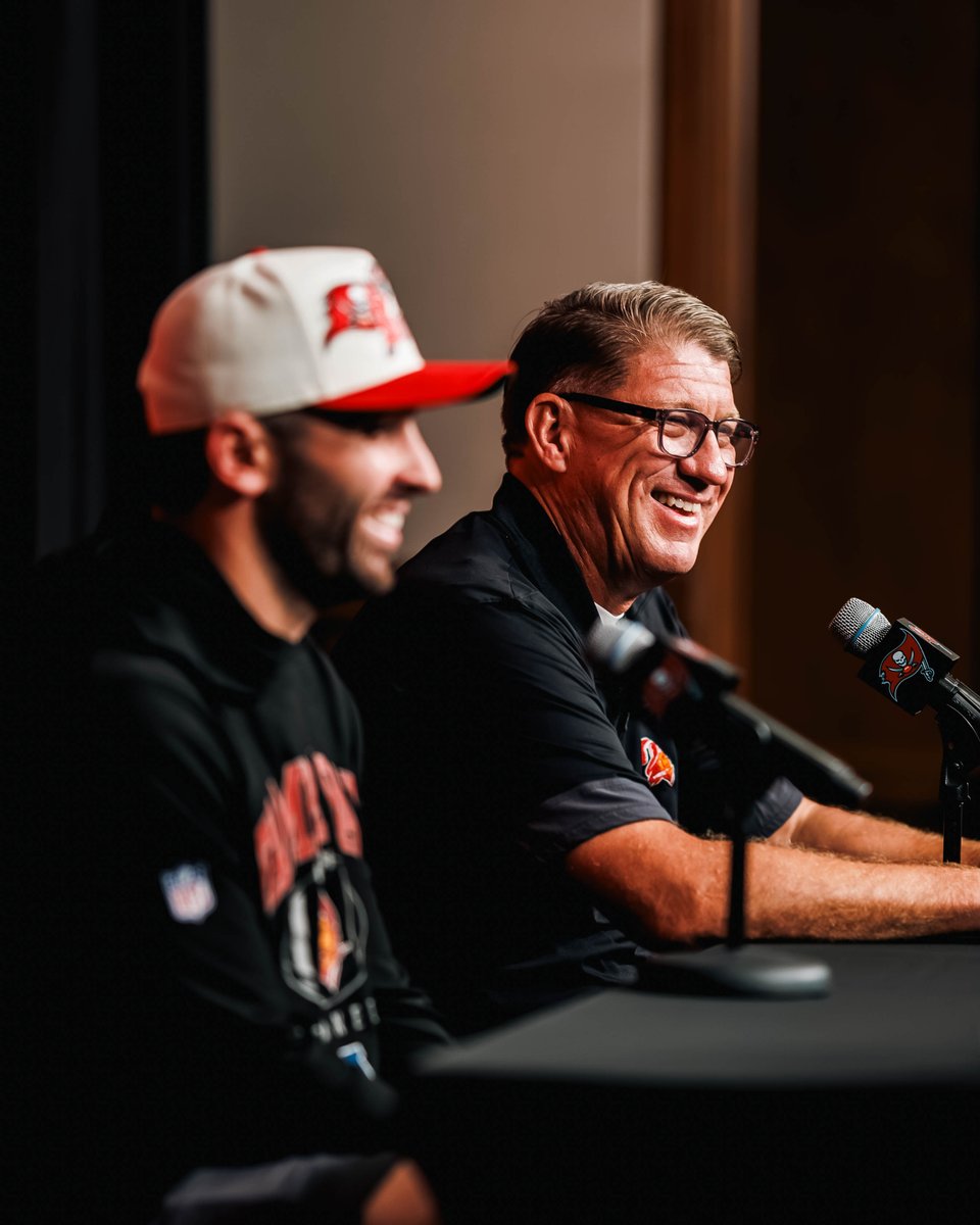 Buccaneers's tweet photo. A historic day in Tampa Bay 🏴‍☠️ https://t.co/jcgCK0TGEX