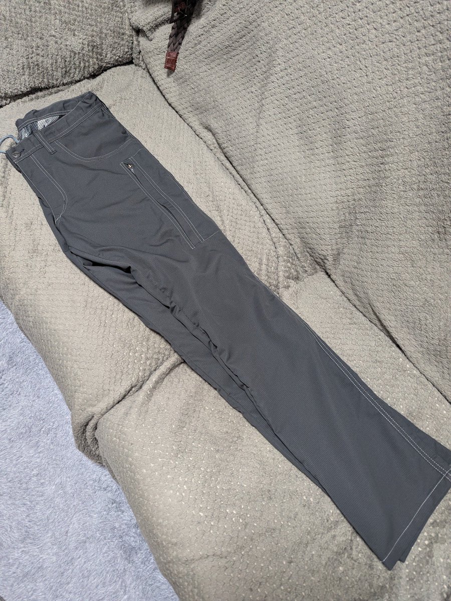 kenbeginnerride's tweet photo. 涼しくなってきたけど今年の6月にバイク買ったから秋冬の服が無い。靴まで夏用。

え。実際夏ほど露出しないし秋冬用のバイクウェアってそんなに必要なかったりします(´・ω・｀)？

#バイク乗りと繋がりたい
#バイク好きと繋がりたい https://t.co/DPwv48gBGh