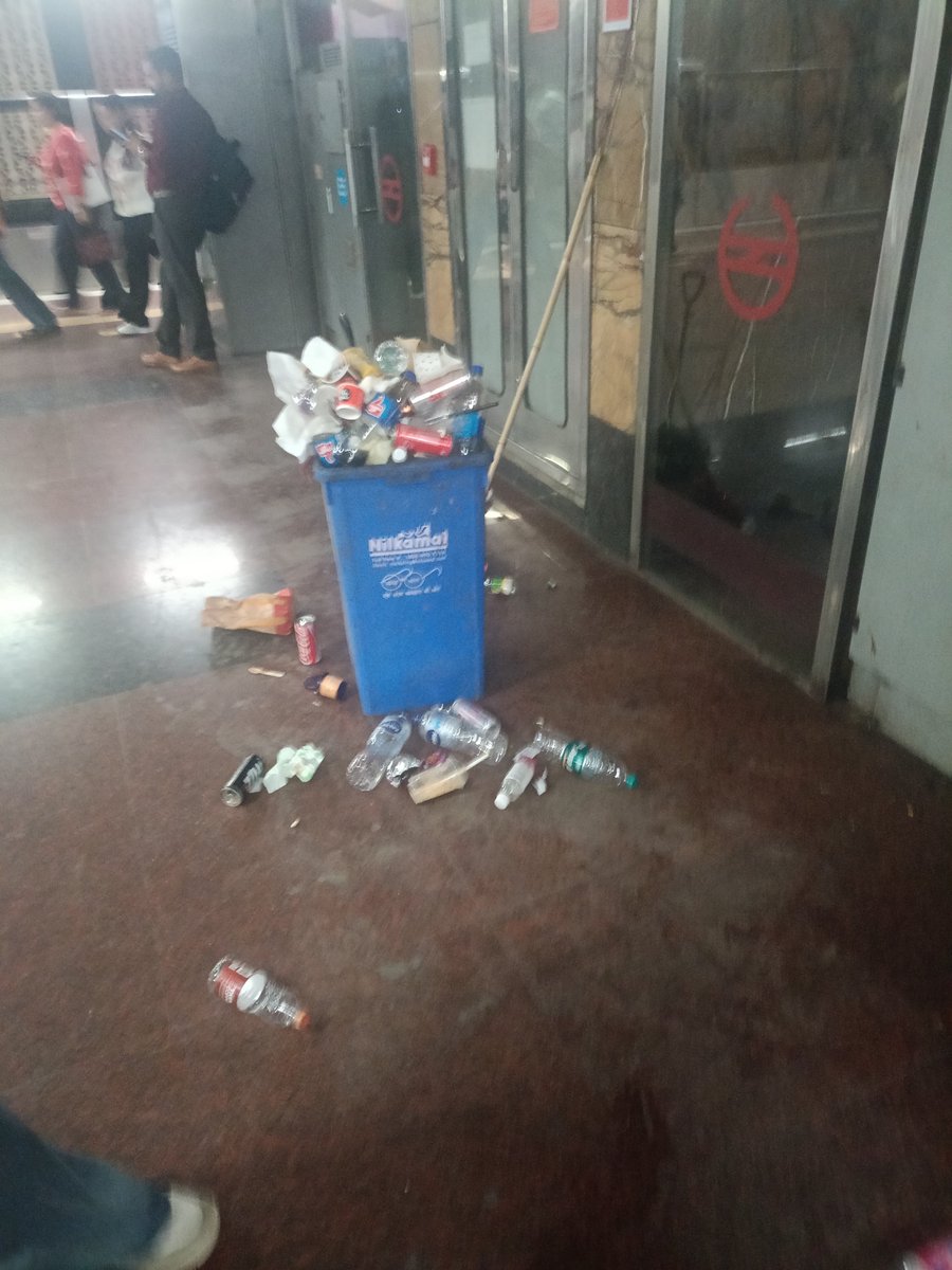 Rajq0x's tweet photo. Hey @OfficialDMRC ,

Plz take a look at the condition and hiegene of DILLI HAT INA metro conditions. It was even hard to stand or pass by near that dustbin on pink line. https://t.co/weJZqC2bag