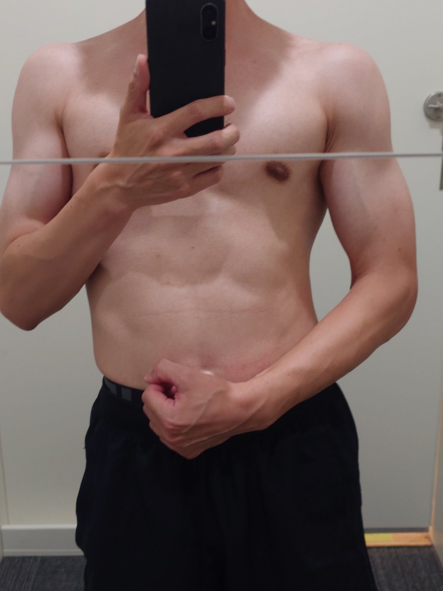 flamingreatness's tweet photo. アレ？肩が張ってきたのでは?

ただのパンプだバカモノ！

#育て筋肉
#GymGet-fit https://t.co/RkkAEzZfZ6 https://t.co/TcWOvdcP7s