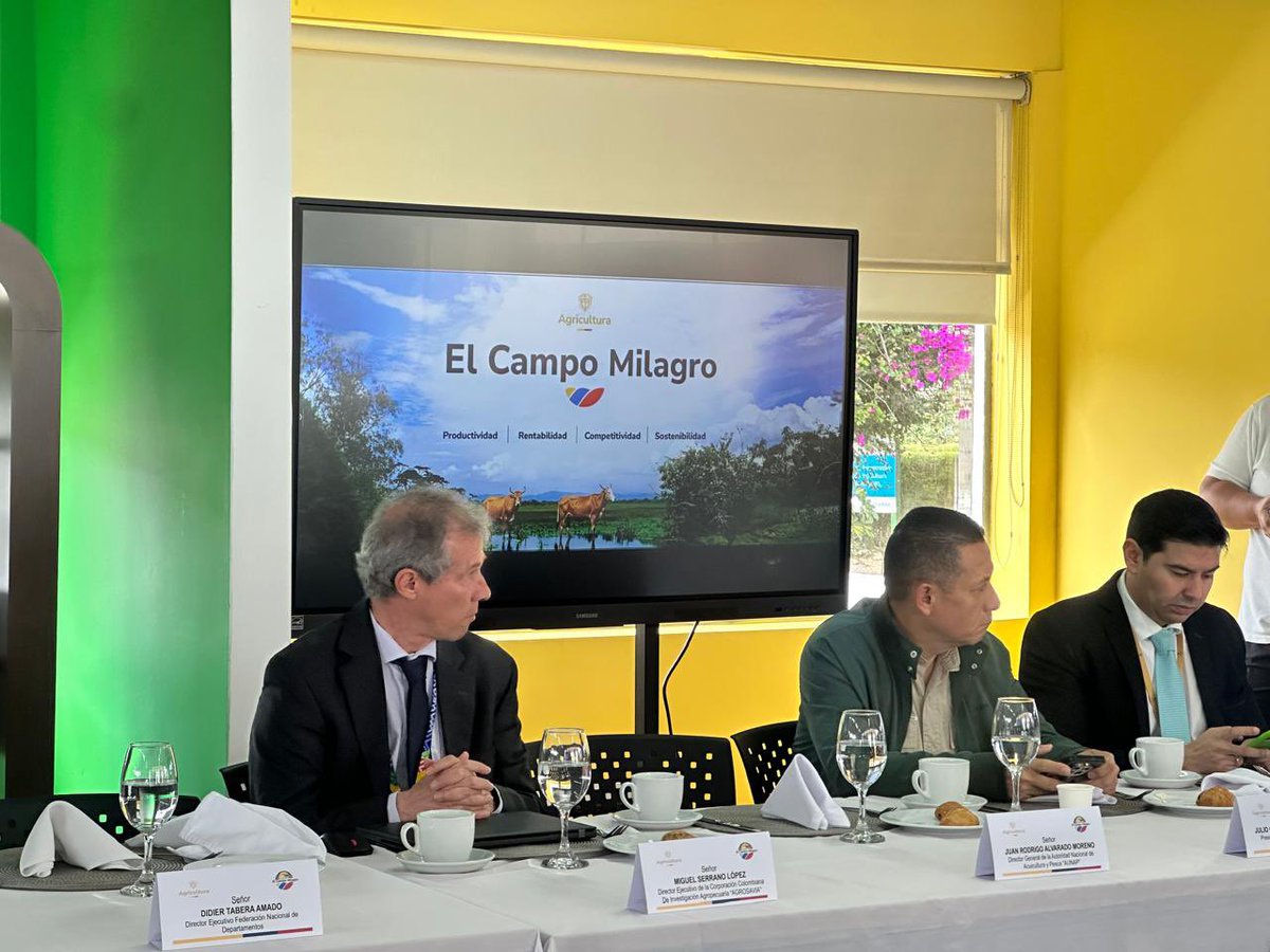 SomosAGROSAVIA's tweet photo. 🧵1/2 🌱 Somos anfitriones del #CONSA2026 desde el Centro de Investigación y Transferencia de Tecnología Tibaitatá de AGROSAVIA, encuentro encabezado por el ministro de Agricultura, Indalecio Dangond. 🤝 Un espacio para articular esfuerzos por el campo colombiano. 👇 https://t.co/uL0MCwF2Au