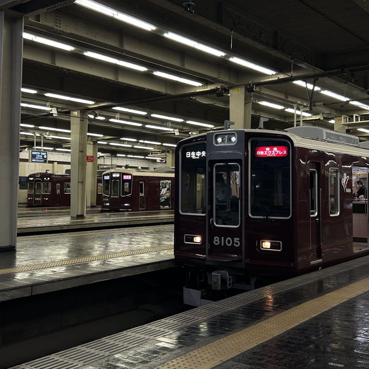 1259K_train's tweet photo. 阪急宝塚本線 #阪急運用 
・特急日生Exp.日生中央8001レ 8005F
・通勤急行宝塚4801レ 1015F
・普通川西能勢口K1831レ 1018F

阪急京都本線
・準特急京都河原町18000レ 2306F
・普通高槻市1840レ 5302F https://t.co/boGjHSufRv