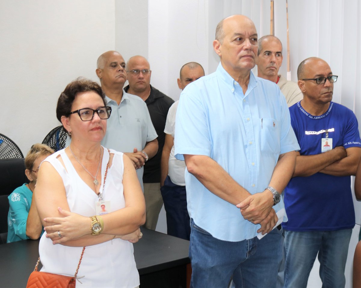 _MEDICuba's tweet photo. 📅 Matutino de MEDICuba S.A. | Un encuentro con la historia y el corazón.

🇨🇺 Recordamos el natalicio de Eusebio Leal, guardián de La Habana.
🎖️ Conmemoramos la partida de Juan Almeida, ejemplo de lealtad y firmeza.
👴👵Celebramos a nuestros abuelos.

#medicubasa #equipomedicuba https://t.co/ZysqPDt9Es