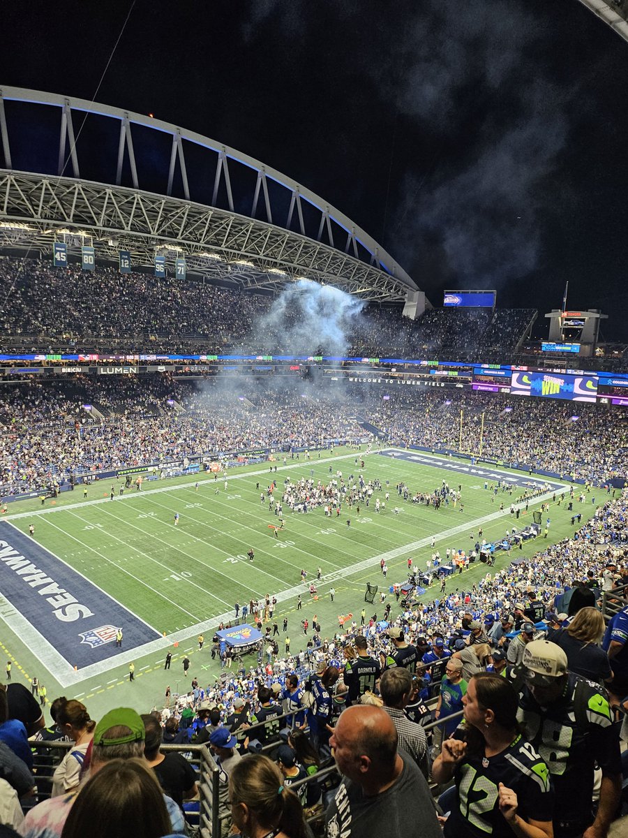 NativeSeahawk's tweet photo. Pregame I posted my keys to winning. Protect the ball, take the ball and ball out. 

Mission accomplished, SEA 13-NE 10. Seahawks stay on top of NFC West by riding the backup QB and a stingy 2nd half defense. #GoHawks https://t.co/lLLfbmd4xC