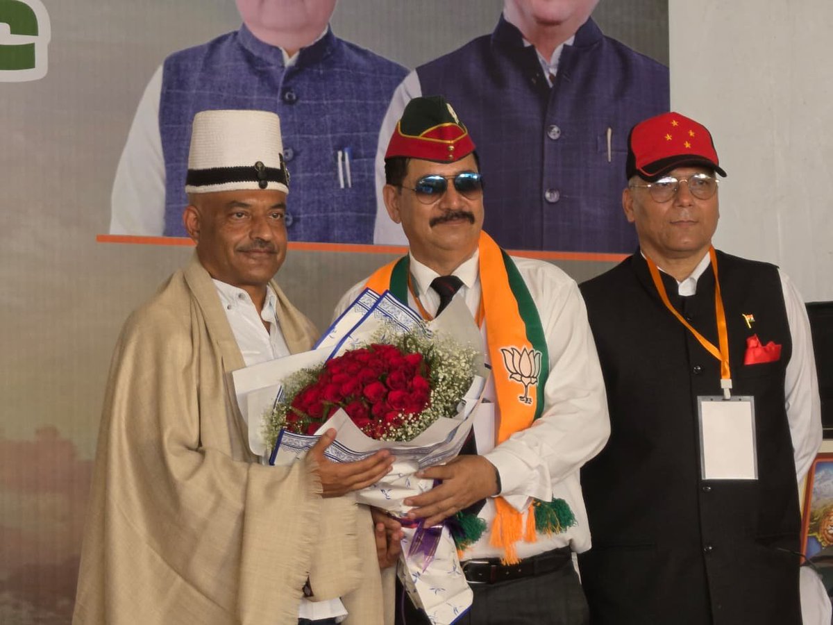 ColAjayKothiyal's tweet photo. हल्द्वानी में भारतीय जनता पार्टी के राष्ट्रीय अध्यक्ष श्री नितिन नबीन जी के आगमन पर आयोजित गौरव सेनानी सम्मेलन के दौरान सभी सैनिक के साथ बिताये यादगार पल... https://t.co/nTAdzM1ZUC