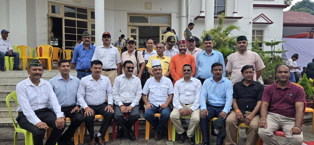 ColAjayKothiyal's tweet photo. हल्द्वानी में भारतीय जनता पार्टी के राष्ट्रीय अध्यक्ष श्री नितिन नबीन जी के आगमन पर आयोजित गौरव सेनानी सम्मेलन के दौरान सभी सैनिक के साथ बिताये यादगार पल... https://t.co/nTAdzM1ZUC