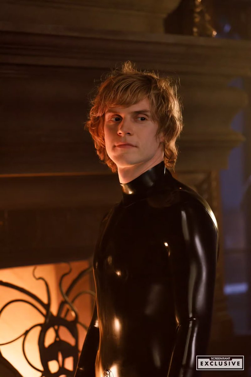 tracklist's tweet photo. Nova foto de Evan Peters como Tate Langdon na 13ª temporada de “American Horror Story”. https://t.co/zwD1CujAKQ