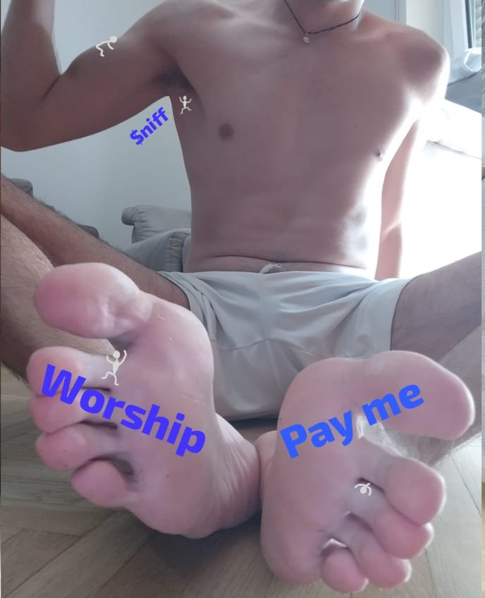 Reese_edg's tweet photo. $niff… Worship… Pay me.

Tiny figures already found their place under my feet.  
What about you? Still watching from afar or ready to pay for a closer look?

Soles up. Wallet out.

#malefeet #underfeet #soles #footworship #paypig https://t.co/L86FjyEVOX