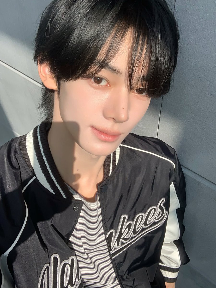 TWS_TURKIYE's tweet photo. [100926] TWS Instagram Güncellemesi:

"#Reklam Benimle kahve içmeye gitmek ister misin?" (1/2)

#MBLKOREA #MBLCREW #MBLVarsityJacked
#TWS #투어스 #247WithUs https://t.co/RWm3p0ENty