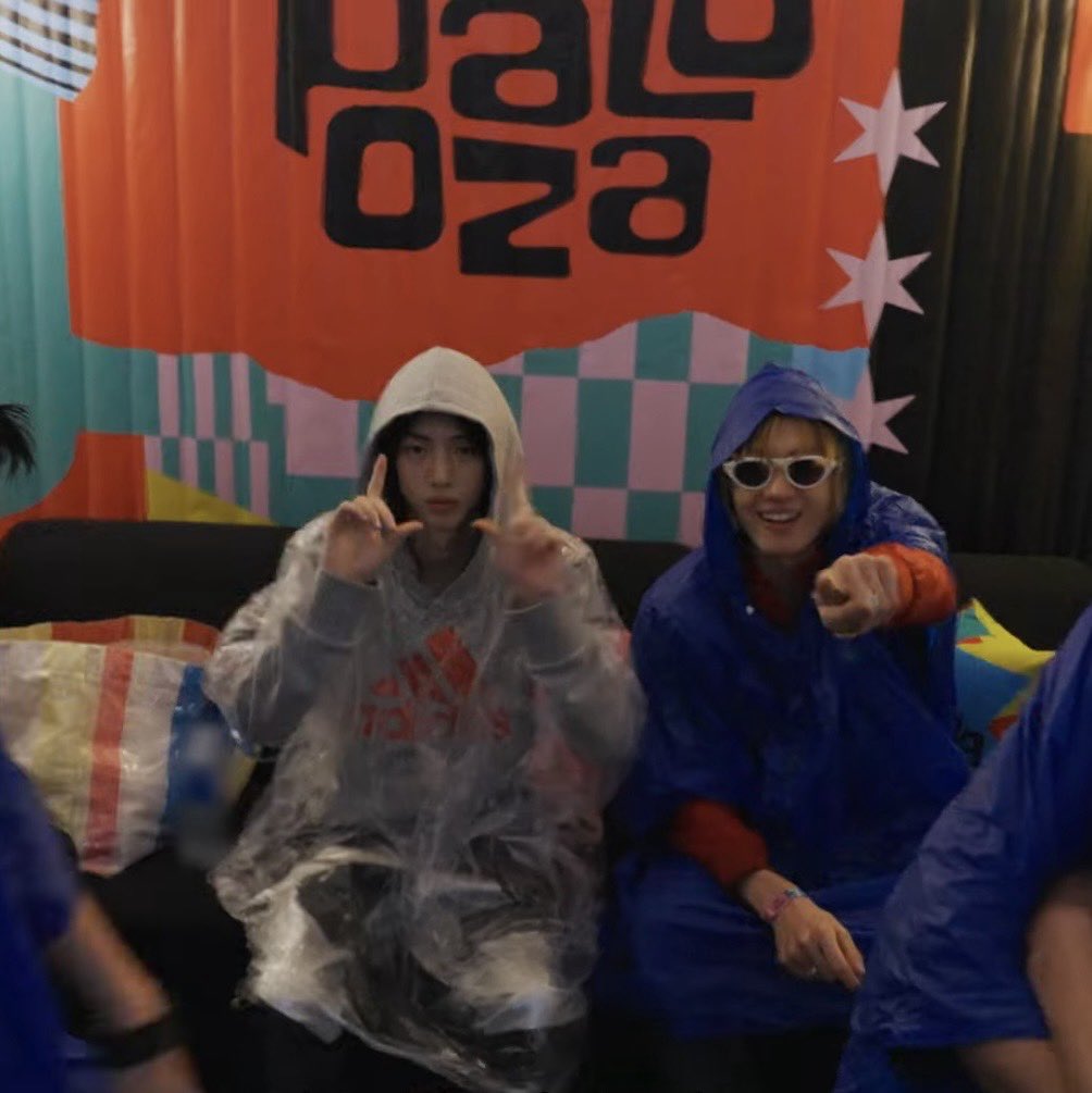 8wolkids's tweet photo. [Vlog] 락페 뉴비끼리 2026 롤라팔루자 🎸ㅣ시카고 만두의 맛은? (feat.폭우속에서 살아남는 법)🤘 https://t.co/cM6K0QYjZV