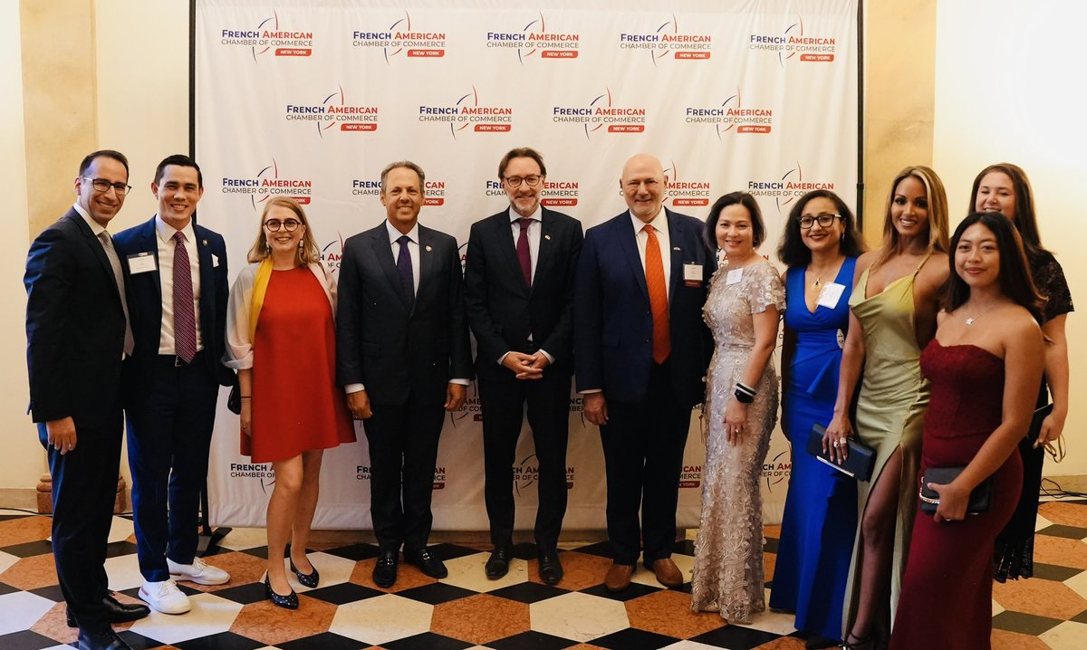 CedrikFouriscot's tweet photo. 🎂For 130 years, the Franco-American Chamber of Commerce 🇫🇷🇺🇸 has been strengthening economic ties between our two countries, while helping French companies grow and succeed in the United States. Delighted to celebrate this milestone at the French Consulate in New York! https://t.co/UEh9nKPbhl
