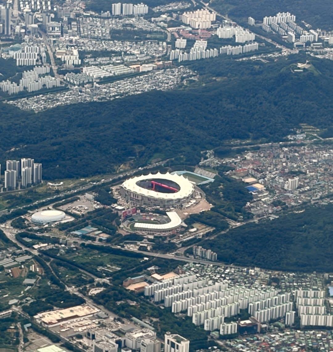 imkps_'s tweet photo. ห๊าาา จอดูคอนเพ้บที่อินชอบ ป๊าดดดดด ดูจากประเทศไทยก็เห็นนะ สะใจมากกกก คนในสเตเดียมน่าจะเห็นกันทุกคนอ่ะ สาดไปครับสมาชิก https://t.co/zr1K94wcRY