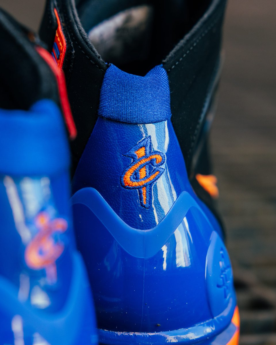 DTLRVILLA's tweet photo. The #Nike Air Zoom Huarache 2k4 'Penny Hardaway' is available in-store and online. 

Link to Nike: https://t.co/q522apDT1i https://t.co/DDG53R6P75