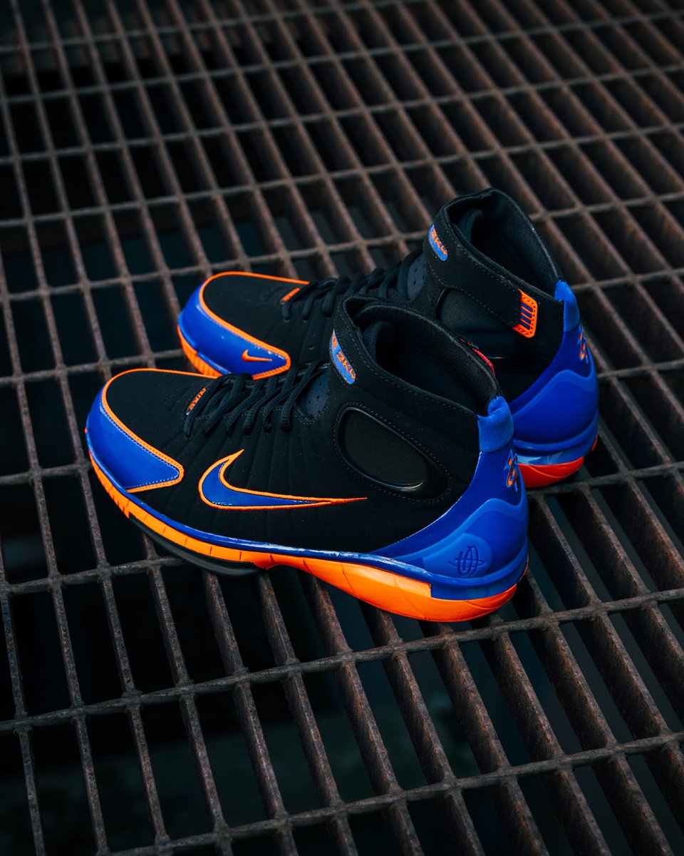 DTLRVILLA's tweet photo. The #Nike Air Zoom Huarache 2k4 'Penny Hardaway' is available in-store and online. 

Link to Nike: https://t.co/q522apDT1i https://t.co/DDG53R6P75