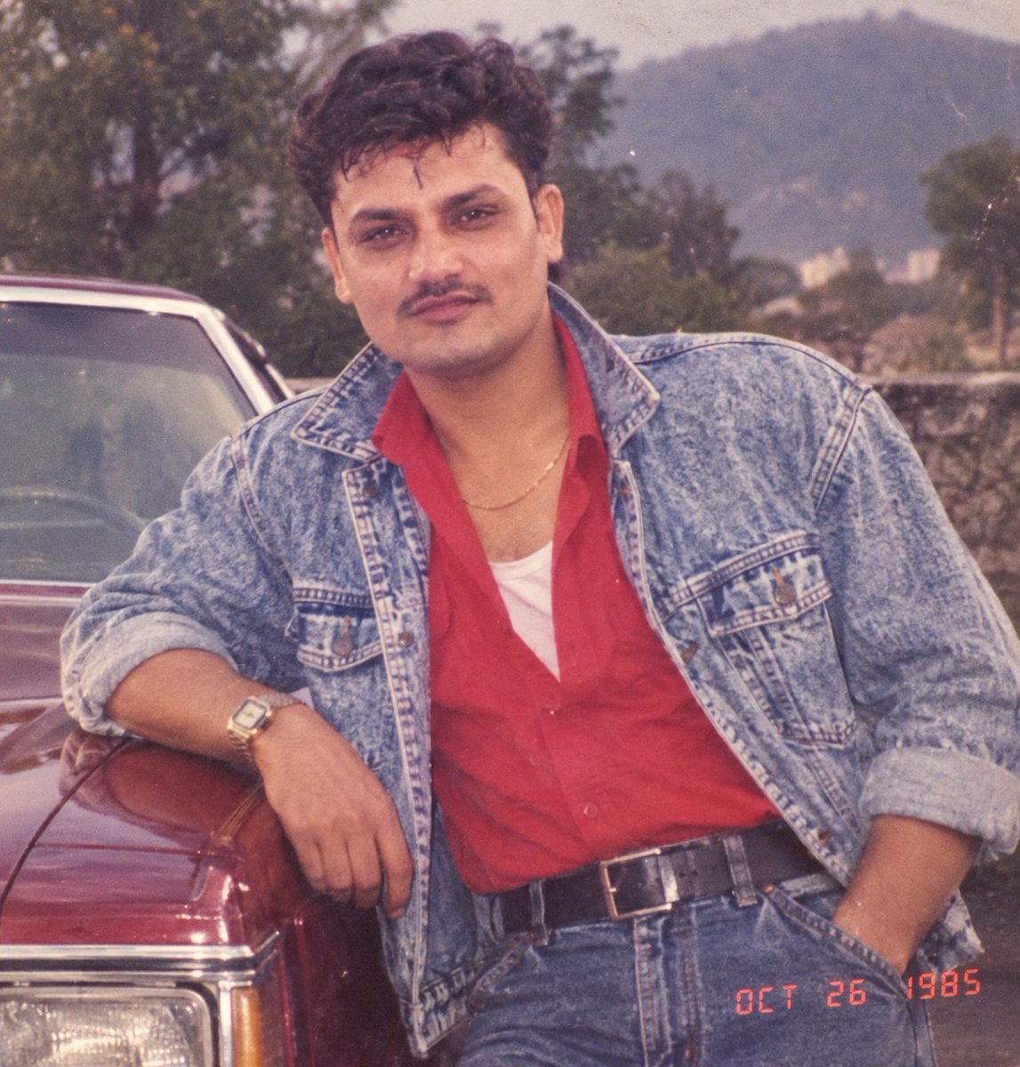 boycall1985's tweet photo. Going with trend #80s https://t.co/ZpICDgVpq2