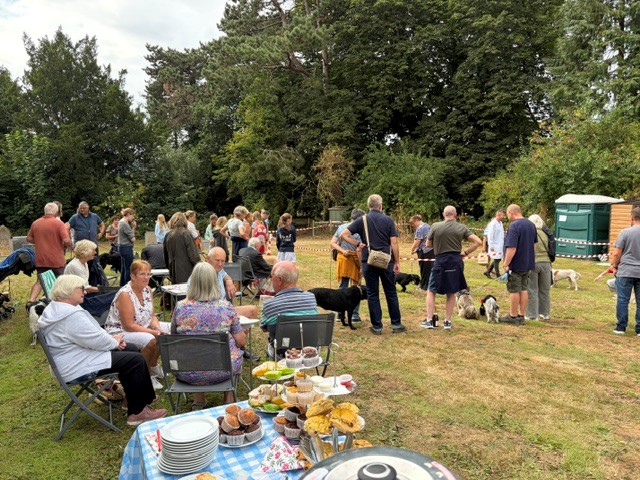 HP_LifestyleYET's tweet photo. 🐞The Little Bugs Community Helpers have been so busy this summer! 😎
They have raised £724 for their church and the Yorkshire Air Ambulance - ran their own snack shack full of homemade treats 🧁organised a Dog Show 🐕 and planted flowers 🌻
#Lifestyle #MakeADifference #SummerFun https://t.co/w50SztZsAA