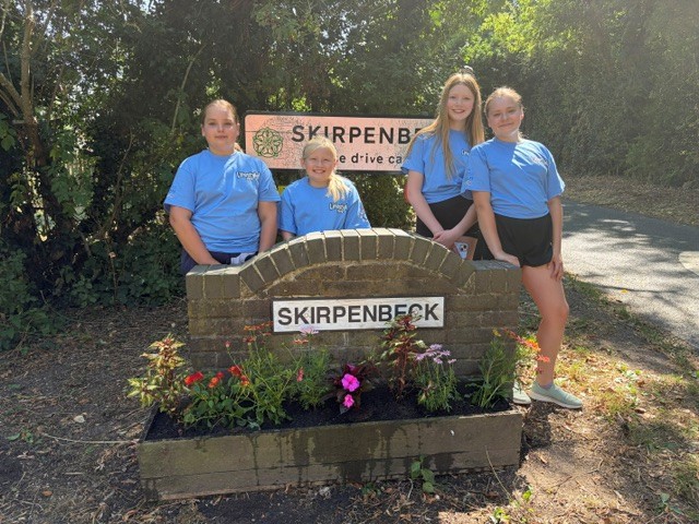 HP_LifestyleYET's tweet photo. 🐞The Little Bugs Community Helpers have been so busy this summer! 😎
They have raised £724 for their church and the Yorkshire Air Ambulance - ran their own snack shack full of homemade treats 🧁organised a Dog Show 🐕 and planted flowers 🌻
#Lifestyle #MakeADifference #SummerFun https://t.co/w50SztZsAA