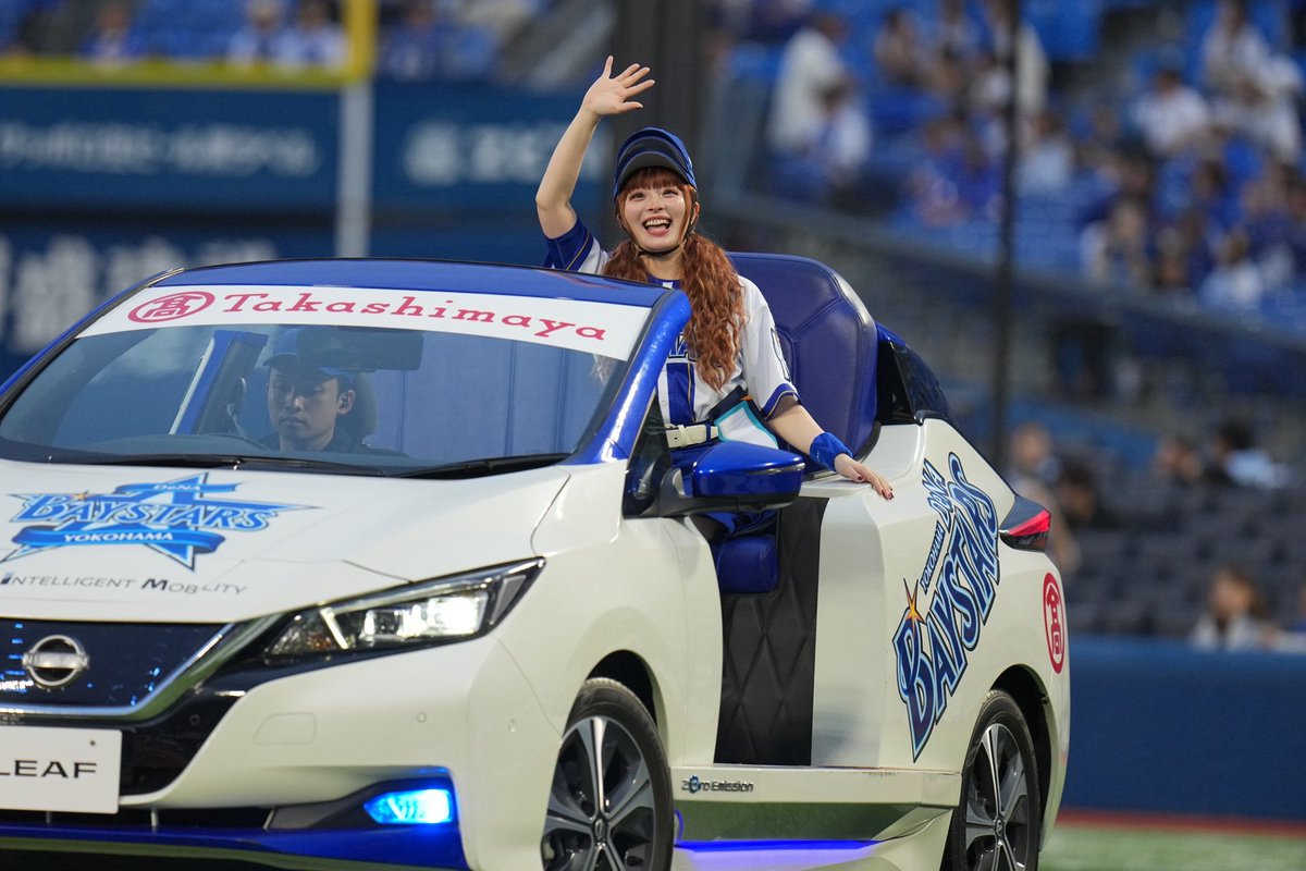 kyarystaff's tweet photo. 横浜DeNAベイスターズ戦にて始球式を務めさせていただきました⚾️💙✨

温かく迎えてくださった皆さま、ありがとうございました💕

#きゃりーぱみゅぱみゅ #横浜ベイスターズ 

©︎YDB https://t.co/cI6PKdxcbP