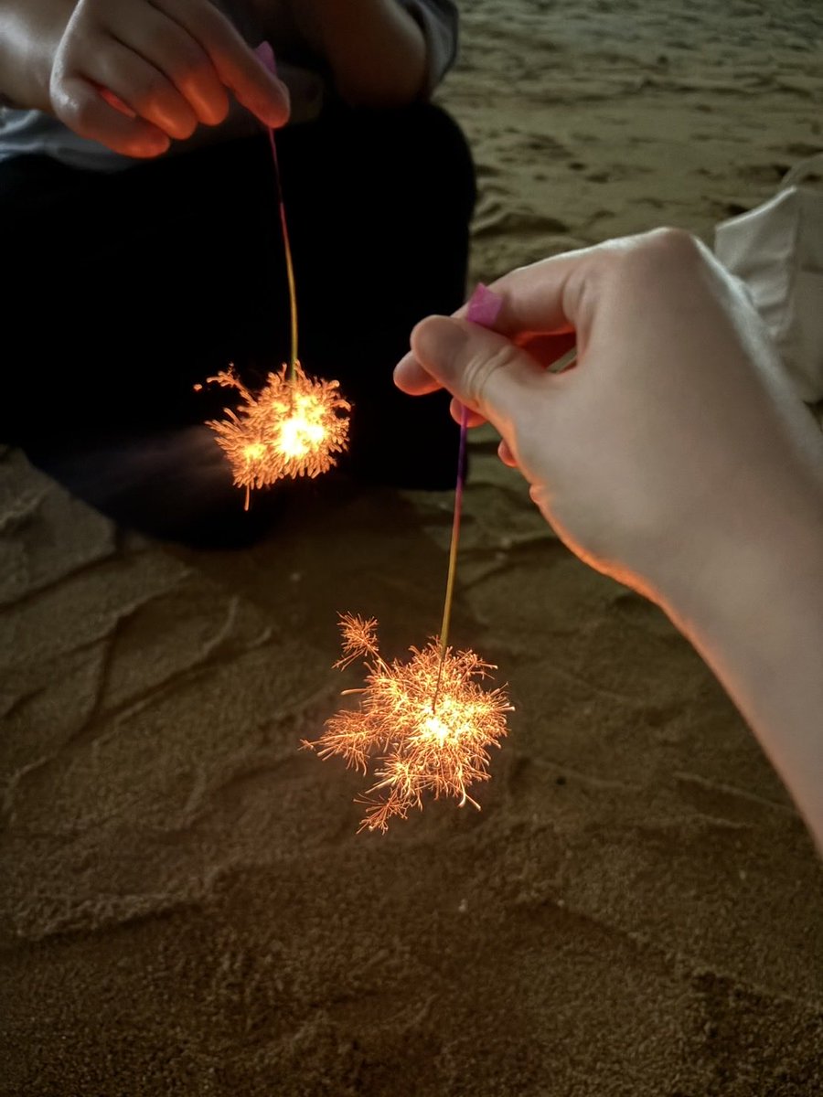 QvQ_ppuu's tweet photo. 仕事終わりに花火してきた🎇
今年の夏も楽しかった！ https://t.co/W7T6C4JAFT