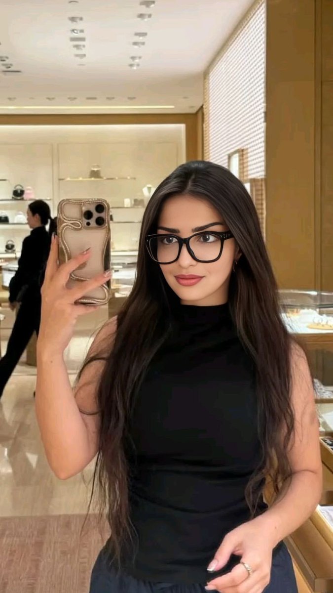 RymAl44478's tweet photo. 💸 لو دخل في حسابك اليوم
 2,000,000 ريال... وش أول قرار بتتخذه؟ 

① سداد ديون
 ② بيت 
③ مشروع 
④ استثمار https://t.co/WM1TQZVxf0