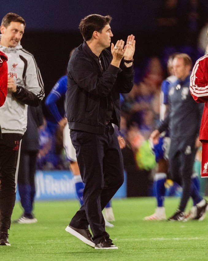 LFC_Joseph11's tweet photo. Literally the coldest manager alive 😮‍💨 https://t.co/OW8ODOYyUe