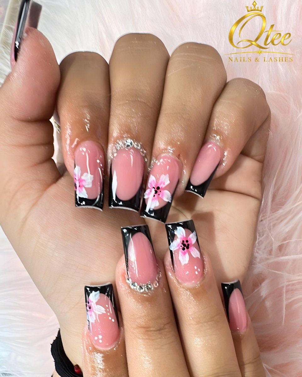 DaneGoncelu2's tweet photo. Whether you love simple elegance or eye-catching designs, our talented nail technicians will create a look you'll love. Clean, beautiful, long-lasting. Treat yourself today! Qtee Nails &amp; Lashes
144 S Jackson Ave, San Jose, CA 95116
408-937-4488 https://t.co/byafVy2exW