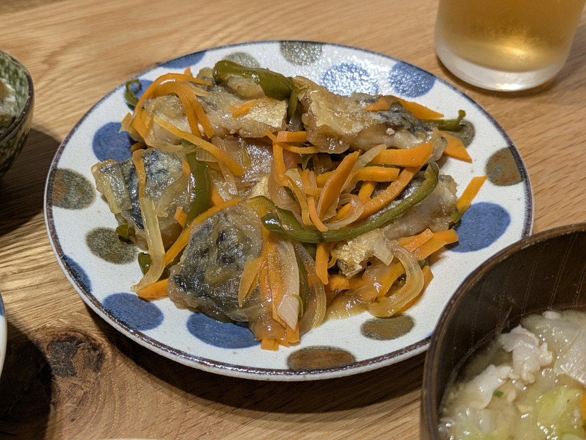 takahaccc's tweet photo. 鯖の南蛮漬け、蒸し茄子、ちくわの海苔マヨ和え、豚汁

無性に南蛮漬けが食べたくて！
子供たちは南蛮漬け苦手なので普通に鯖を焼きました🐟

#おうちごはん #料理 #晩ごはん #料理好きな人と繋がりたい  #お腹ペコリン部  #自炊記録  #南蛮漬け https://t.co/OwrXOAuEpk