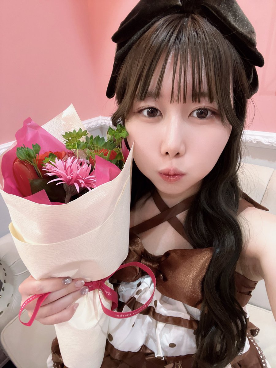__whitebrim's tweet photo. どっちも可愛いよね〜という前提のもと、人間って変わるなあと強く感じる🤓 https://t.co/kSGk5DRYcL