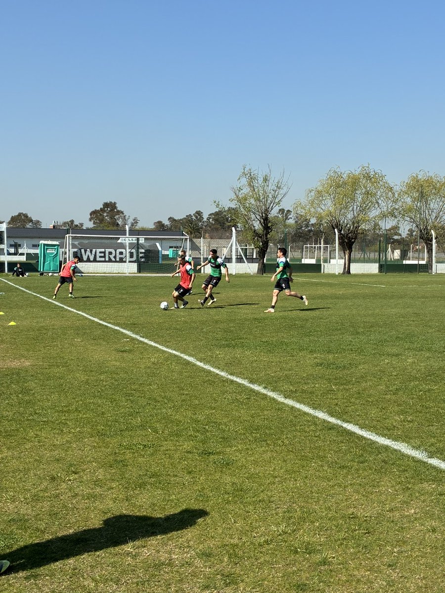 casdcamioneros's tweet photo. #FutbolProfesional #PrimeraB 

📍 Club Camioneros 

✅Ya comenzaron los trabajos de futbol intensivo pensando en Flandria el Domingo.

🌎https://t.co/MCLy8BsZmm https://t.co/MQCXYMCbef