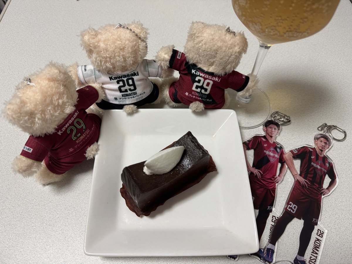 Mami0727_09's tweet photo. 蓮くん
⚽️28TH HAPPY BIRTH DAY⚽️
あと1年もしたら応援して10年👀
色んな景色を見せてくれてありがとう!!
これからもずっと応援してます🎌📣
28歳も今よりもっと躍動する1年に✨
#ヴィッセル神戸
#小松蓮
#お誕生日おめでとう https://t.co/k3msV0sSBk