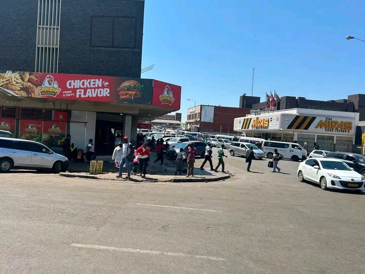 Varakashi4edByo's tweet photo. Welcome to Harare. Thumps up to Minister of Local Government and Public Works Hon Daniel Garwe for leading the Harare city regeneration and decongestion operation. These are the results, the streets are clean and decongested.
#CleanCities
#localGovernment
#Zimbabwe
@Varakashi4ED https://t.co/kamr4JdJeQ