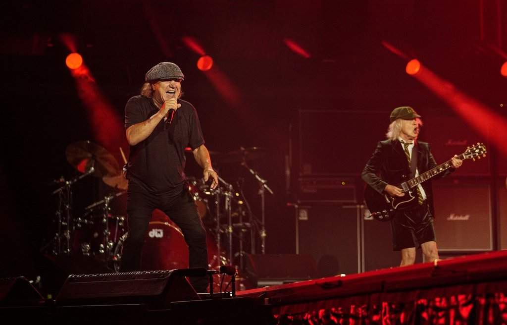 thewolfca's tweet photo. The AC/DC Comeback That Saved 2020: “What Makes People Happy is the Music Itself” [WATCH]: https://t.co/9T0J42clvx https://t.co/q26fUOIldV