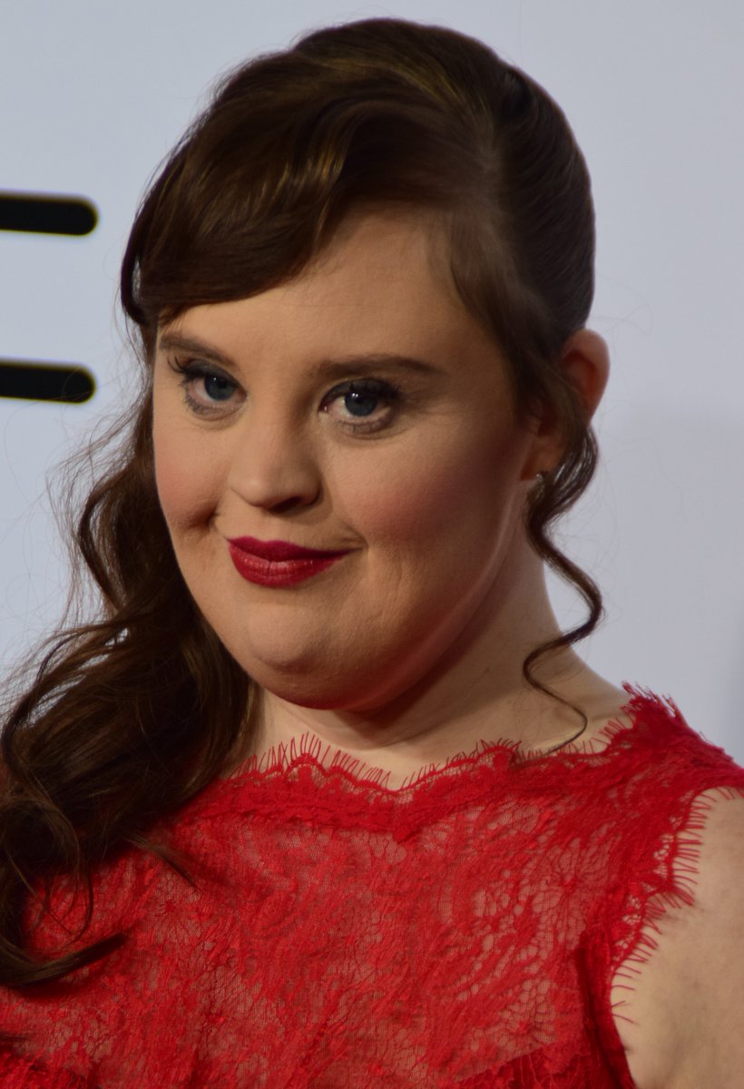 poptime's tweet photo. 🚨 Jamie Brewer está DE VOLTA em 'American Horror Story (AHS) 13' como Addie Langdon. https://t.co/fVu0TyExin