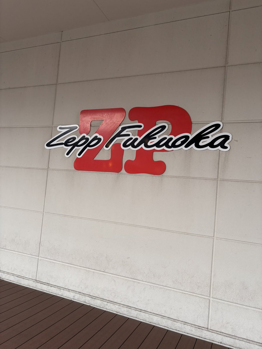 LoaNui's tweet photo. #10feet #Zepp福岡 
今回のツアー初日で初めての福岡は皆元気いっぱいだった。笑顔☺️いっぱいだった。タクマ氏がロックのパワーは凄いって言ってたけど私的には10feetの3人がくれるパワーの方が凄いよ✨️
(´﹀｀)いつもありがとう✨ https://t.co/og5wa8kOce