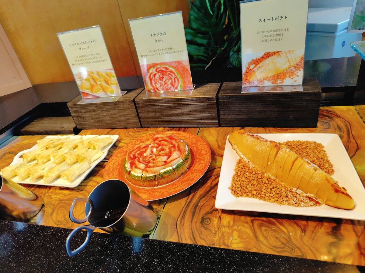 ama_usagi3's tweet photo. パリブレストの真ん中に残ってる生クリームをスイートポテトに添えて食べるというのにすっかりハマってしまって、立ち上がる度に鬼リピしてました。 https://t.co/qdTuMBPM1N