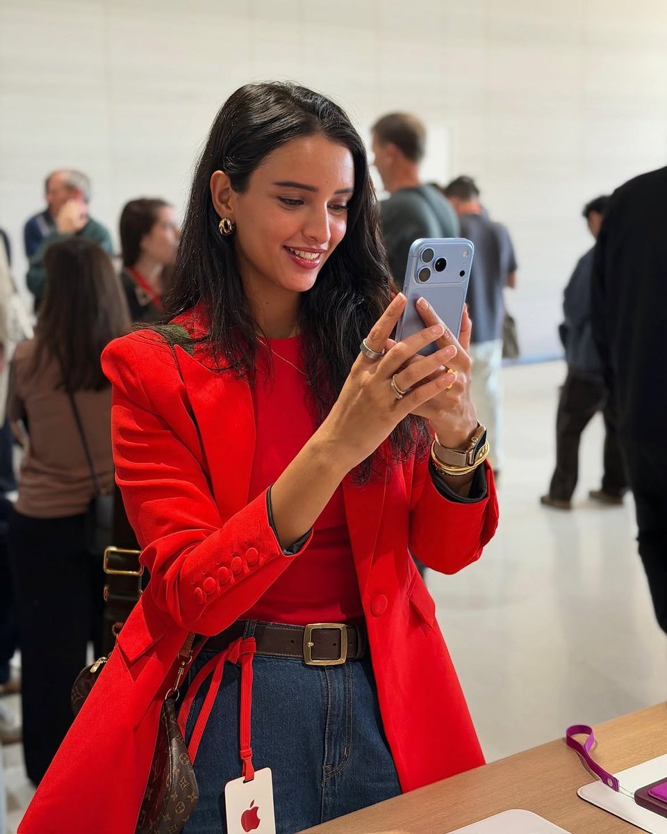 Chandra23050689's tweet photo. Here's  is the iPhone Duo placed next to the Samsung Z Fold 8—how do the two compare ?? 

#APPLE #IPHONE #IPAD #AIRPOD #VIRAL https://t.co/QhCHE4GoVH