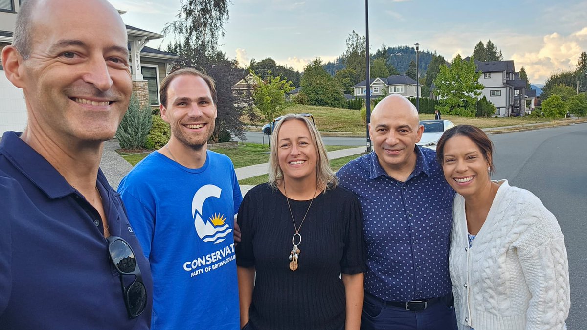 Kristina4BC's tweet photo. This weekend, I had the opportunity to pop into the campaign office in my home town - Mission, BC. 

Andrew and I went door knocking with the amazing team assembled in Mission!!

The support is fantastic. Let's go Mission! Vote Kerry-Lynne on the 26th and let's beat the NDP! https://t.co/9Lvns184XI