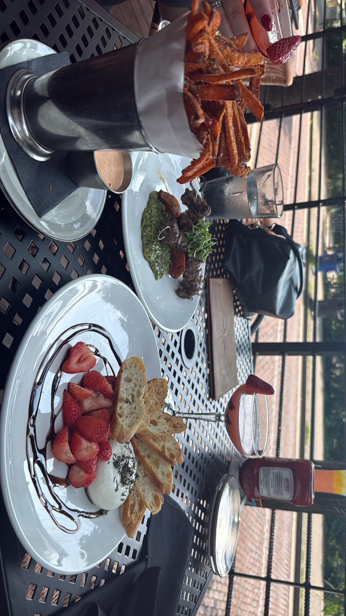 yourmaster_0's tweet photo. Where are my good subs start funding from your wallet for my meals to right away 
That's your life now pleasing your master 
#bdsm https://t.co/6LFxS7dnMA