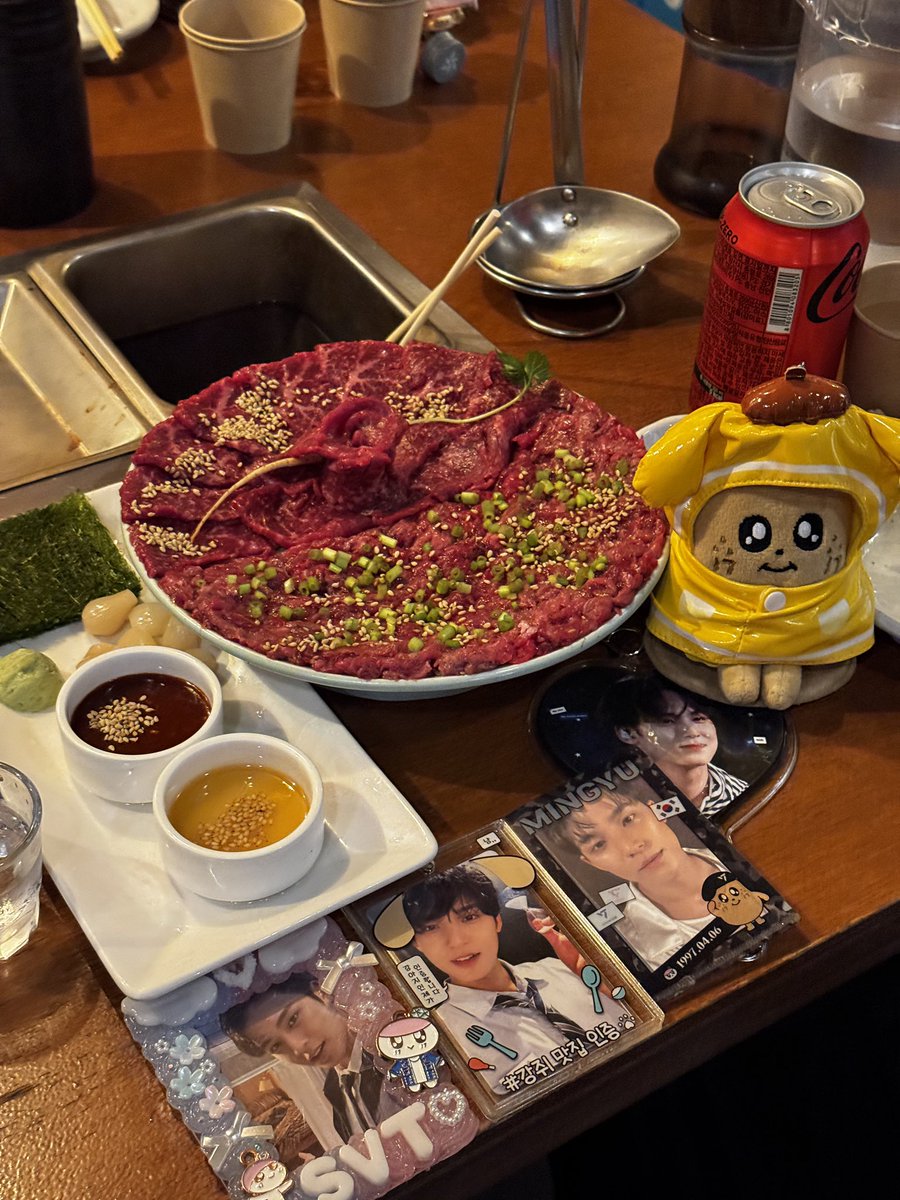 chuming9746's tweet photo. D-638

괜찮을 거야 시계의 바늘처럼
다시 돌고 돌아 제자리로 오겠지
🖤 기억해 언제나 우린 함께라는 걸 🖤

📍숯장-용산오뎅
#mingyu #민규 https://t.co/EqpceHSmYM