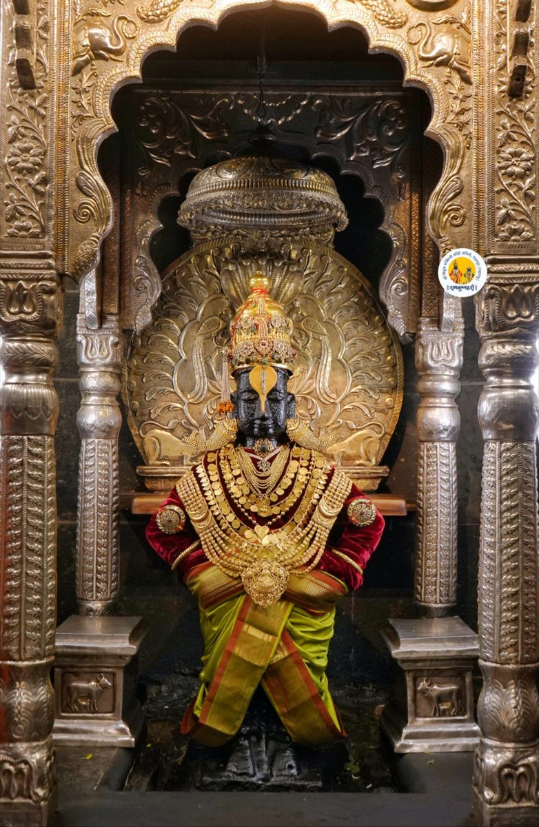 Vitthal_Rukmini's tweet photo. श्री विठ्ठल  दर्शन.
आज सर्जा-राजाचा सण 'बैलपोळा'! या मंगल दिनानिमित्त पंढरपूर येथे विठुरायाला पारंपरिक सुवर्णालंकार परिधान करण्यात आले.
स्थळः पंढरपूर | दिनांक: १० सप्टेंबर २०२६ #बैलपोळा https://t.co/r5EsNuW8nj