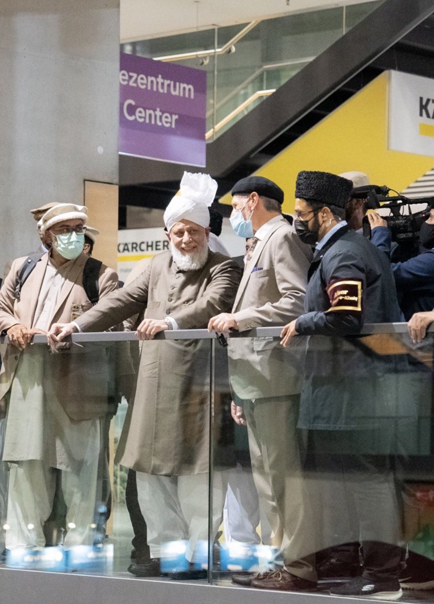 hiddengirla's tweet photo. miss you pyaare Huzoor (aba) 😢♥️ https://t.co/EHw3mBQ6pV