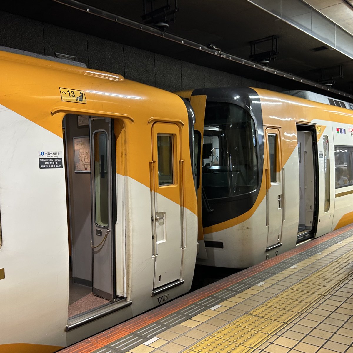 1259K_train's tweet photo. 近鉄名古屋線 #近鉄運用 
←名古屋
・特急五十鈴川2013レ AL20+NN52 https://t.co/QiMeHV35ky