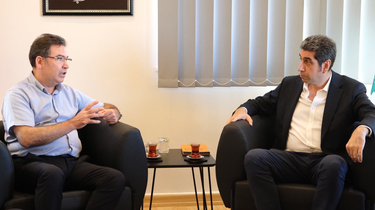 BirlesikMetal's tweet photo. 🔴Emekçi Hareket Partisi (EHP) Genel Başkanı Hakan Öztürk, Genel Başkan Yardımcıları Emre Öztürk ve Nehir Sevim ile Parti Meclisi Üyesi Saliha Bahadırlı, bugün sendikamızı ziyaret ederek Genel Başkanımız Özkan Atar ve Genel Sekreterimiz Ali Çeltek ile bir araya geldi.

Ziyarette; ülkenin ekonomik ve siyasal gündemi, asgari ücretin geldiği nokta, yoksullaşma, gelir dağılımındaki adaletsizlik, sendikal hak ve özgürlüklere yönelik saldırılar, işçi sınıfının karşı karşıya olduğu sorunlar ve ortak mücadele olanakları üzerine görüş alışverişinde bulunuldu.

Nazik ziyaretleri için kendilerine teşekkür ediyoruz.