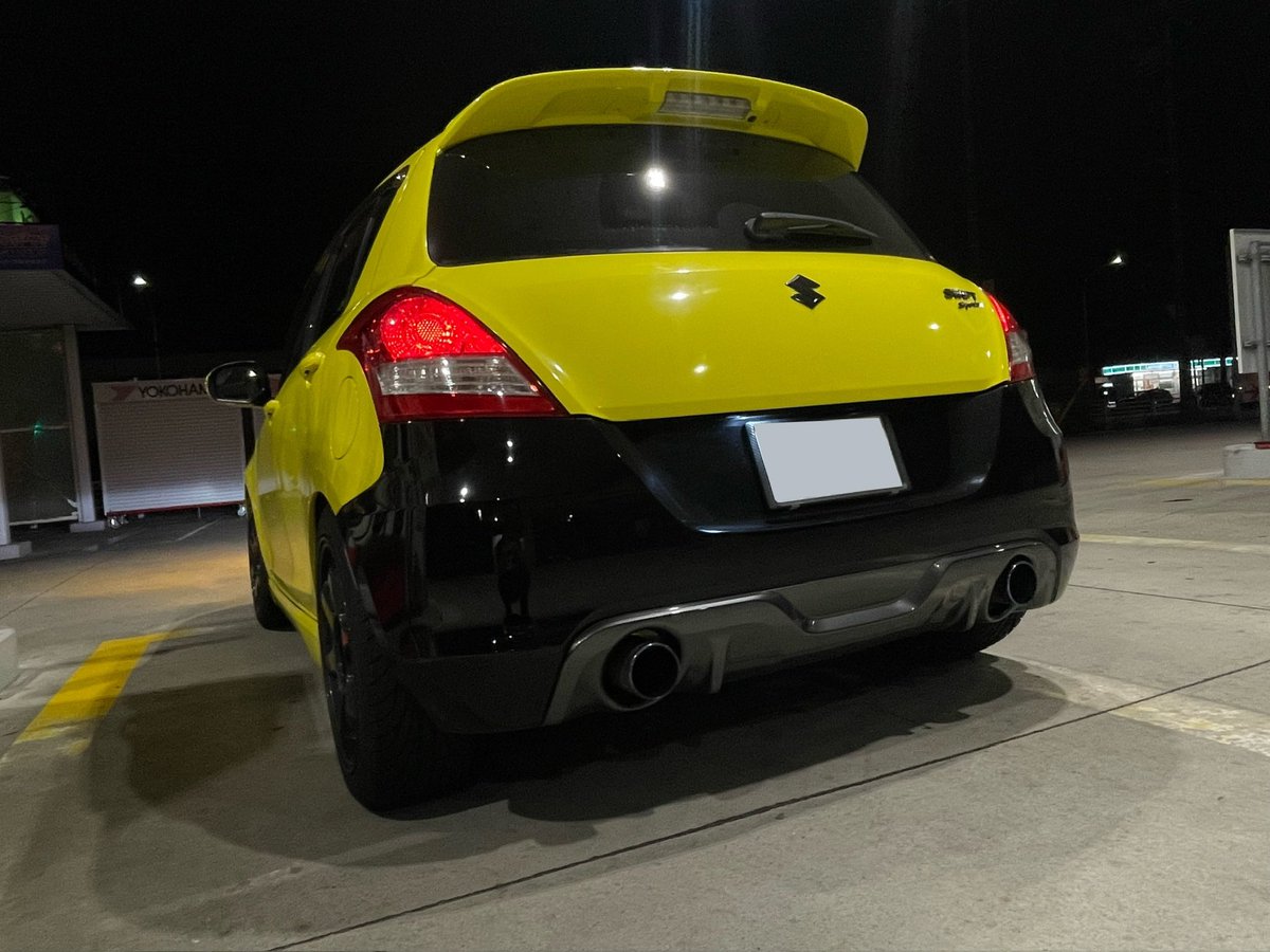 r177158386's tweet photo. バンバーカットから黒の純正バンパーに戻して数日後、ヤフオクを適当に見ていたら、更に程度の良いチャンピオンイエローのバンパー出てきて泣きそう（） https://t.co/TiMu4tVuz6