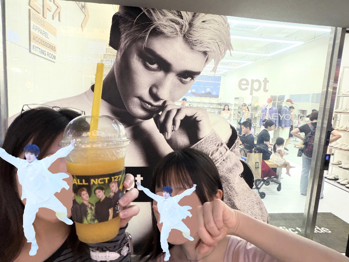 _02l409's tweet photo. 서울여행1일~♩mega커피×127も見れて街中にイリチル沢山でめちゃ幸せやったт ‧̫ т💘💫 https://t.co/uWKsxWQz9o