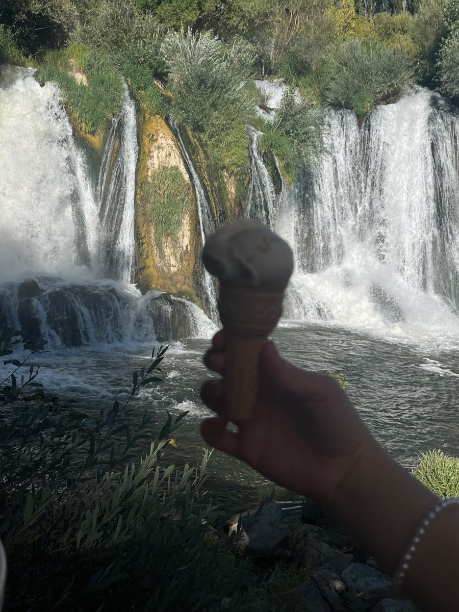 cozyycabin's tweet photo. Hidden Paradise https://t.co/SJ9nz9G3B7
