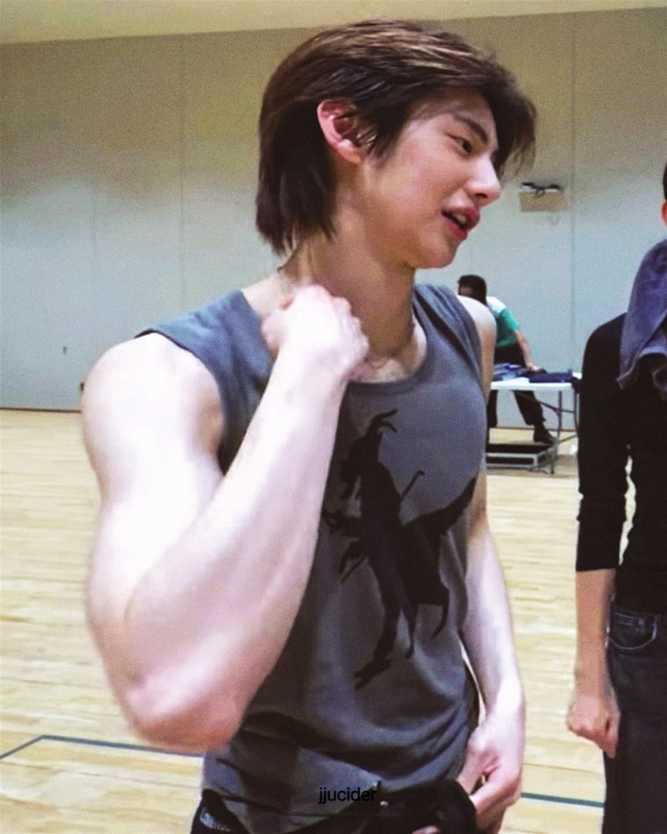 jjucider's tweet photo. #juhoon https://t.co/t3sCD3tPHB