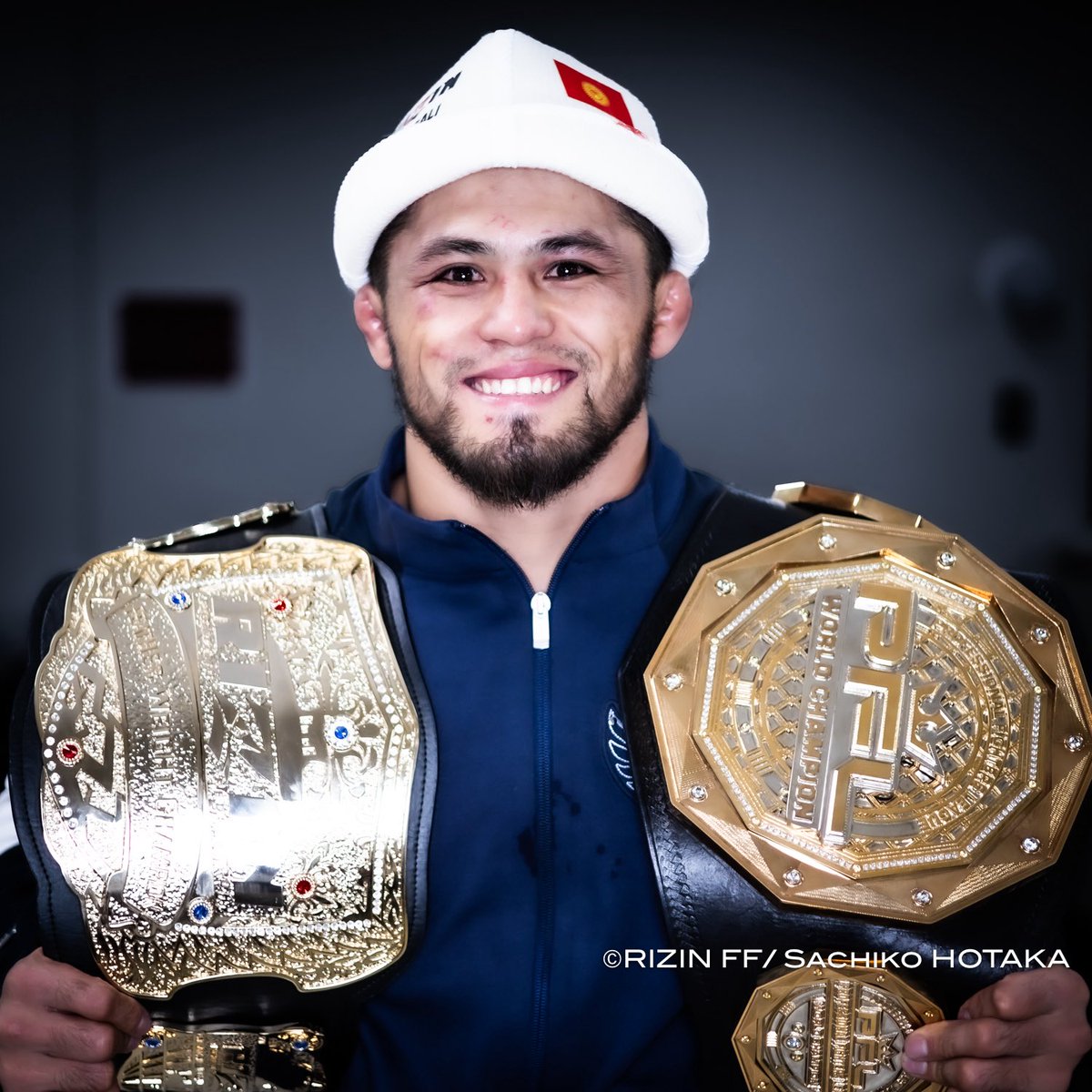 greco_free's tweet photo. 【#ラジャブアリ・シェイドゥラエフ 🇰🇬 Razhabali Shaidulloev 】
#RIZINの漢たち -闘いのあと-

ANGEL CHAMPAGNE presents
#超RIZIN5  🎆 浪速の超復活祭り
2026年9月10日(木)
🏟京セラドーム大阪 https://t.co/26UILp5cjp