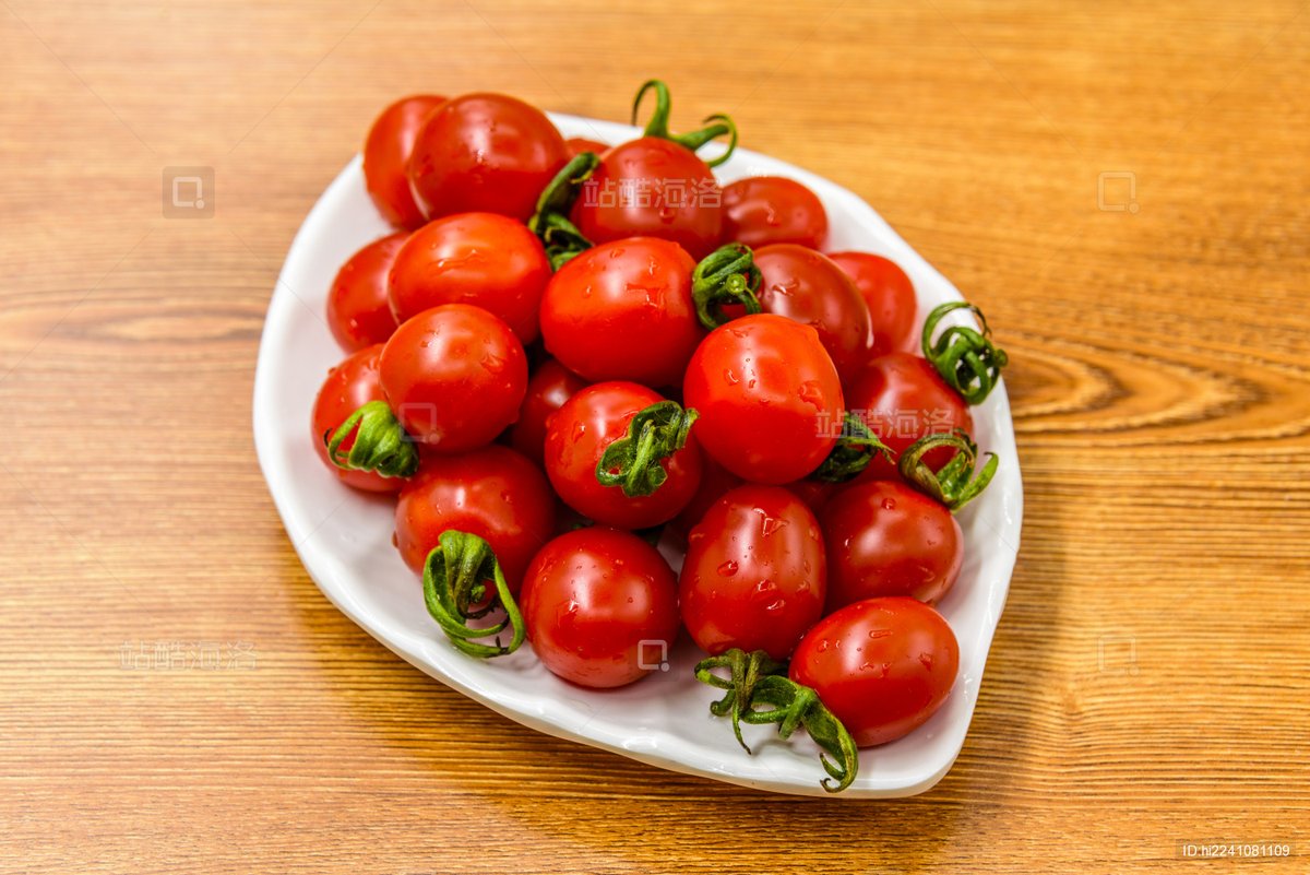 auree757289's tweet photo. New find alert! This fresh Spanish cherry tomato bursts with juicy sweetness—perfect for salads or snacking, no harsh aftertaste, totally worth the 3-min drive to the local market https://t.co/bXE9oSab8j